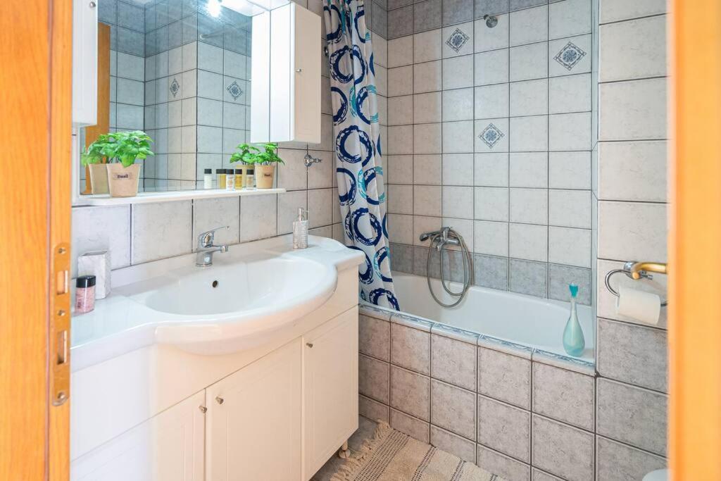 Finas Penthouse,Private Terrace,Great View,Mins From Sea Lägenhet Kavala Exteriör bild